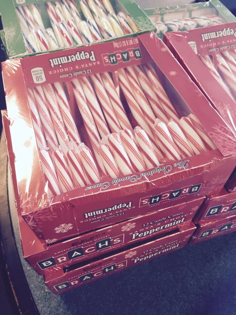 SarahElwellDC's tweet photo. To say Happy Holidays to school community from #FBLA2015 passed out candy canes after school-it's the small things! https://t.co/HH3ytTYUiL