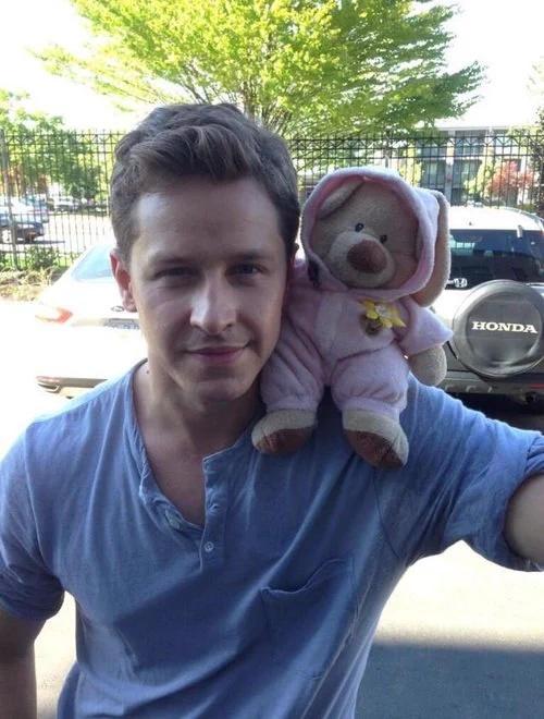 Happy birthday to the hunky& hilarious Josh Dallas! We love you:) 