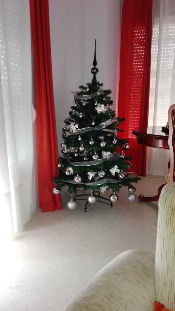 reyescamero's tweet photo. Q bonito nuestro arbolito jeje #apr #feliznavidad https://t.co/H1w6ilvMof