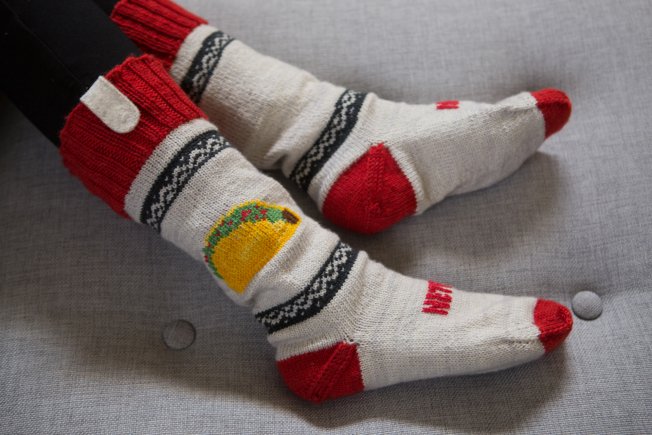 Adweek's tweet photo. Netflix just invented socks that pause your show if you fall asleep: https://t.co/2RXKxdV0BF https://t.co/Hc9MnmtOrq
