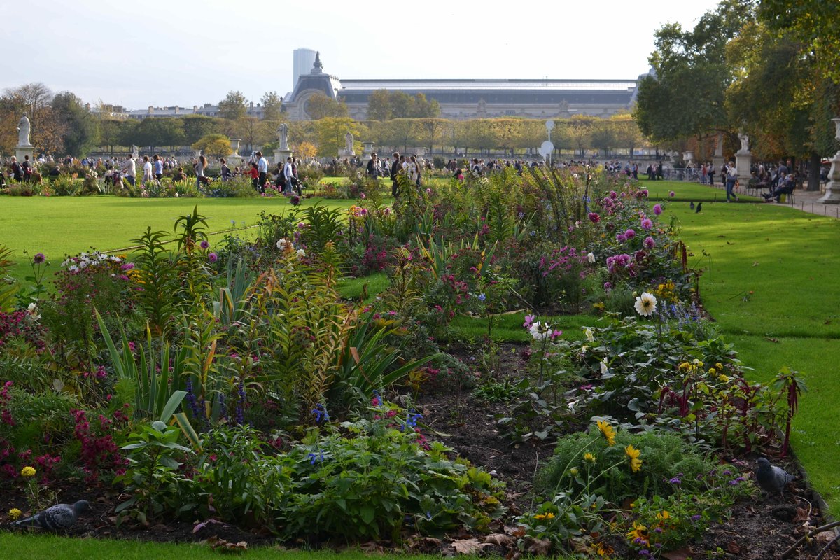CraftsAtelier's tweet photo. Jardin des #Tuleries, #Paris. Right by the #Louvre, it's a piece of #beauty! Sit down, watch people go by and #relax https://t.co/ObNq2lcyVP