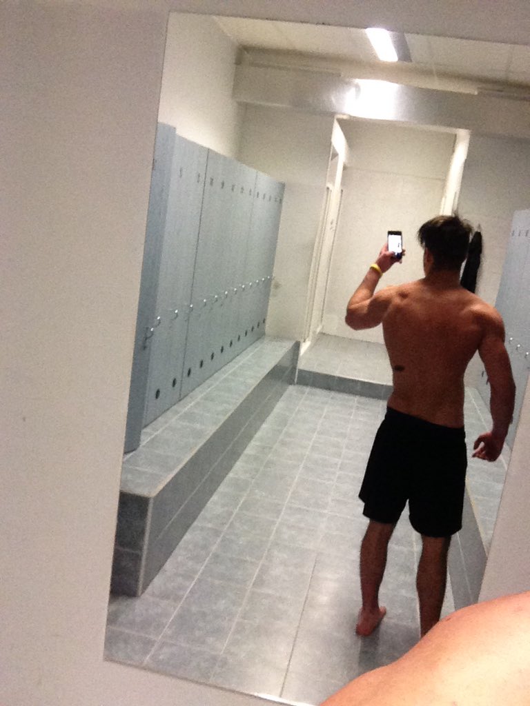 _nasaJ_'s tweet photo. Always ready for battle in the gym. #fitness #czechboy https://t.co/87NFbAc4xd