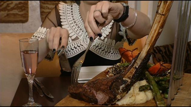 .<a href="/lmartinez7/">lynn martinez</a> has found the perfect place 2 go 4 New Year's Eve, that place is <a href="/Barton_G/">Barton G.</a>. bit.ly/1NuaLD5