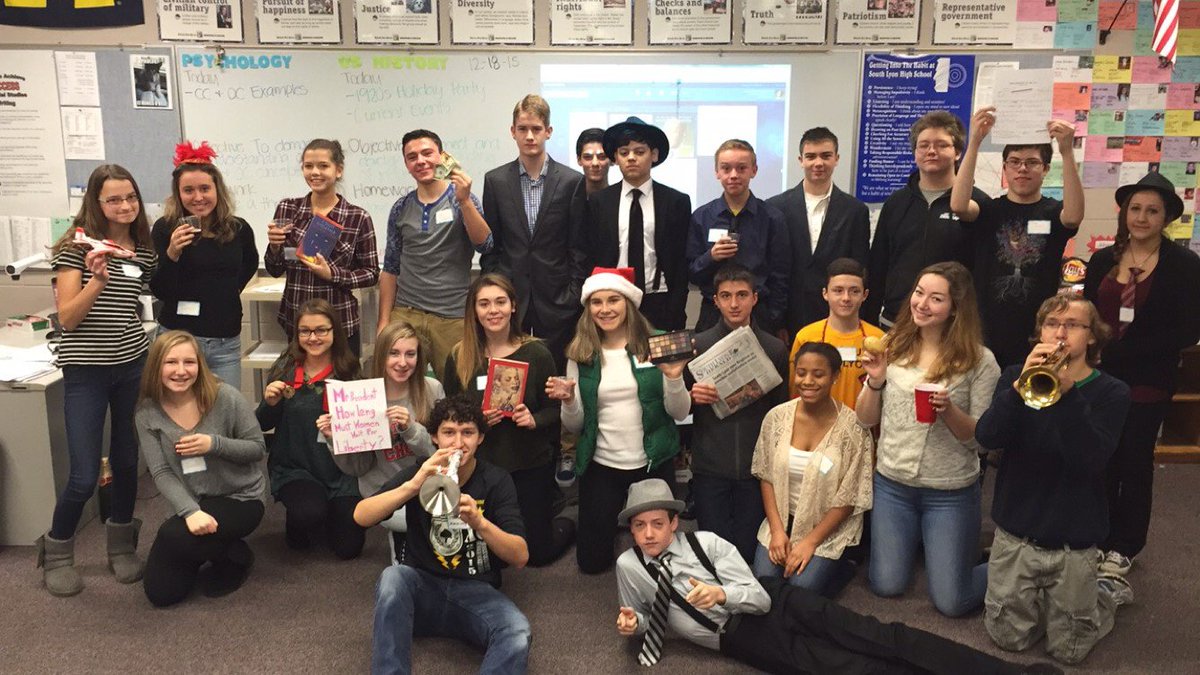 MsColleySLHS's tweet photo. 1920s Holiday Party was the bee's knees! https://t.co/ToFKiaO0kQ