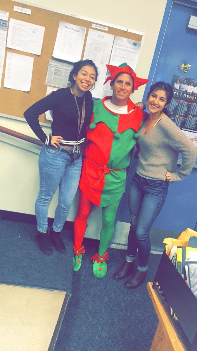 janessasimental's tweet photo. Gotta love our coach #oxnardvolleyball @NatalieAndrea10 https://t.co/cZoqTNlcD9