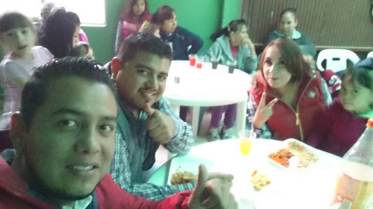 VictorSoto82's tweet photo. Sigue la comedera 🐷! Posada con nuestra amiga Tina Morales @pri_mpal. @MakySolisN @AlexGutierrezD https://t.co/AP5PFbCzzb