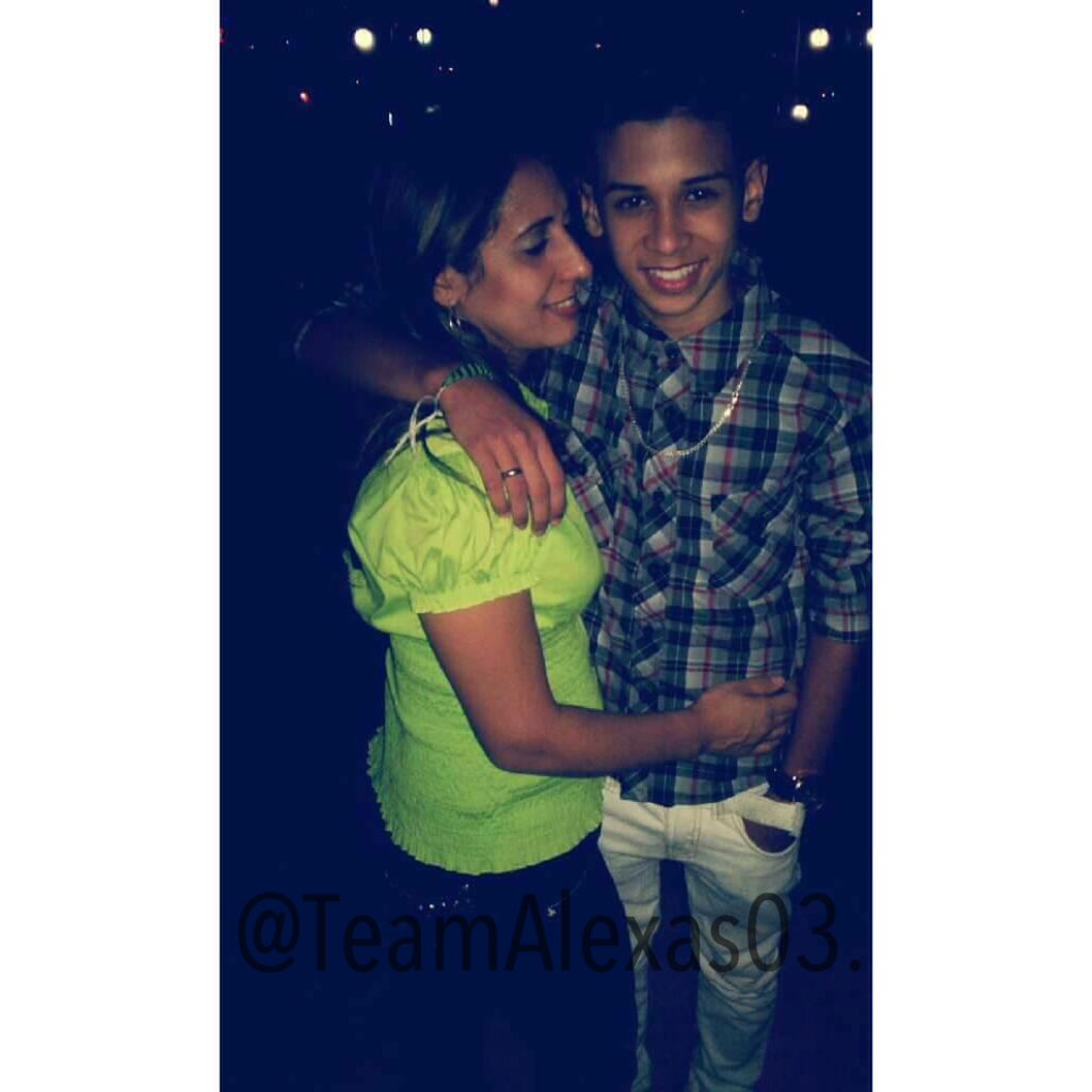 TeamAlexas03's tweet photo. 32/33 #EspecialDeTBTDeAlexander Nuestra suegra y nuestro boy.😍💙 -AbigailS.L🔐 https://t.co/ry8ZYpLBaH