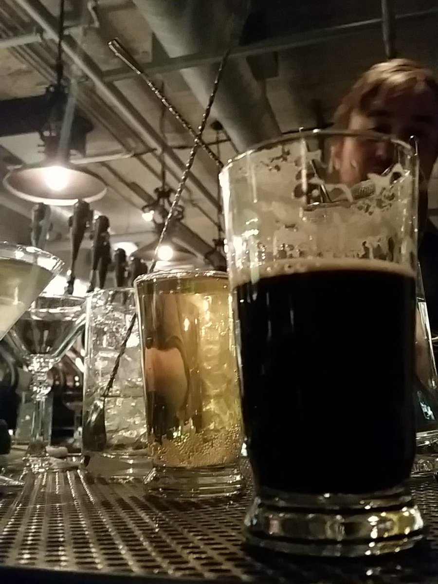 chaloooga's tweet photo. @BoroughMpls @612Brew Just tapped the #PaybackPorter! #minneapolis #northloop #mossman612 https://t.co/OCgf513pZq