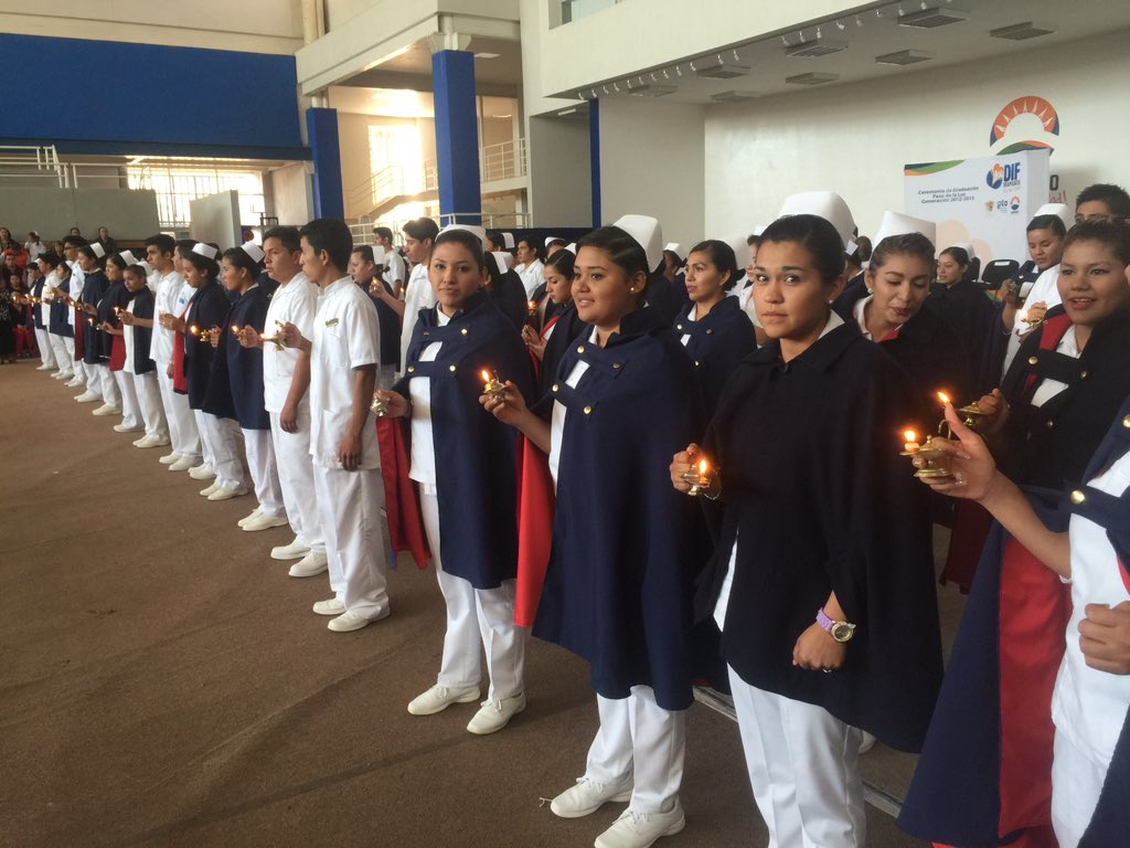 eedif's tweet photo. Con el Paso de la Luz son oficialmente graduados de la Escuela de Enfermería @DIFIrapuato https://t.co/26S7m8Qw54
