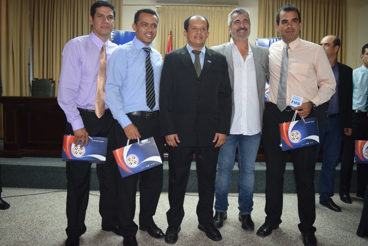 adostoquespy's tweet photo. Futsal | Jorge Quintana, Carlos Martínez y Elvis Peña recibieron sus insignias FIFA 2016.
#FutsalFIFA #ADTpy https://t.co/EQnrFlqP8M