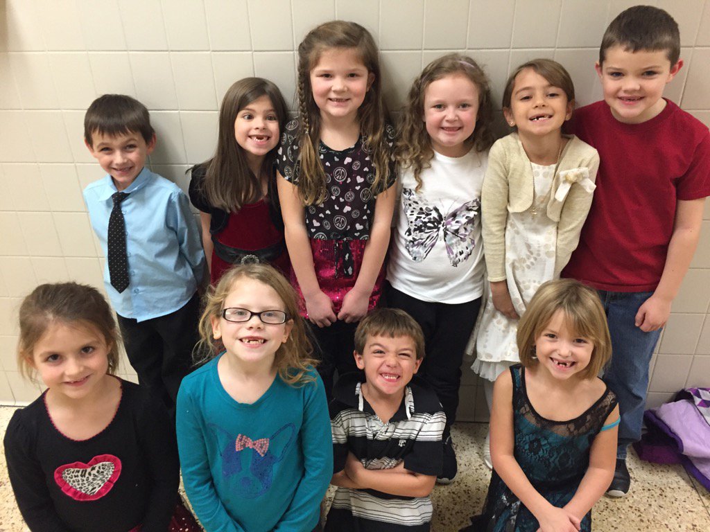 MtVElem's tweet photo. These Greenock kids just want their 2 front teeth for Christmas! https://t.co/UadgoNlvQB