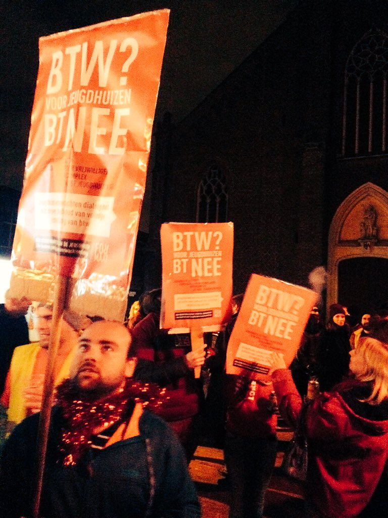 TineSoens's tweet photo. Vandaag liep ik mee met #BTnee protestmars in Kortrijk, omdat jeugdhuizen geen cafés zijn. https://t.co/zWaJYFDGTz