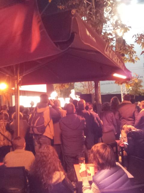 AllBeerTooo's tweet photo. Tomando una birra en la plaza  Santa Ana con @Albert_Rivera  de fondo https://t.co/yXZPQvwolw
