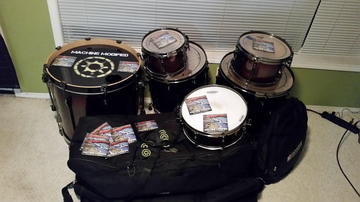 MachineModband's tweet image. All packed up and ready to #rock @theblindbeggar tonight! Come down, have a few drinks and celebrate with us! #Xmas