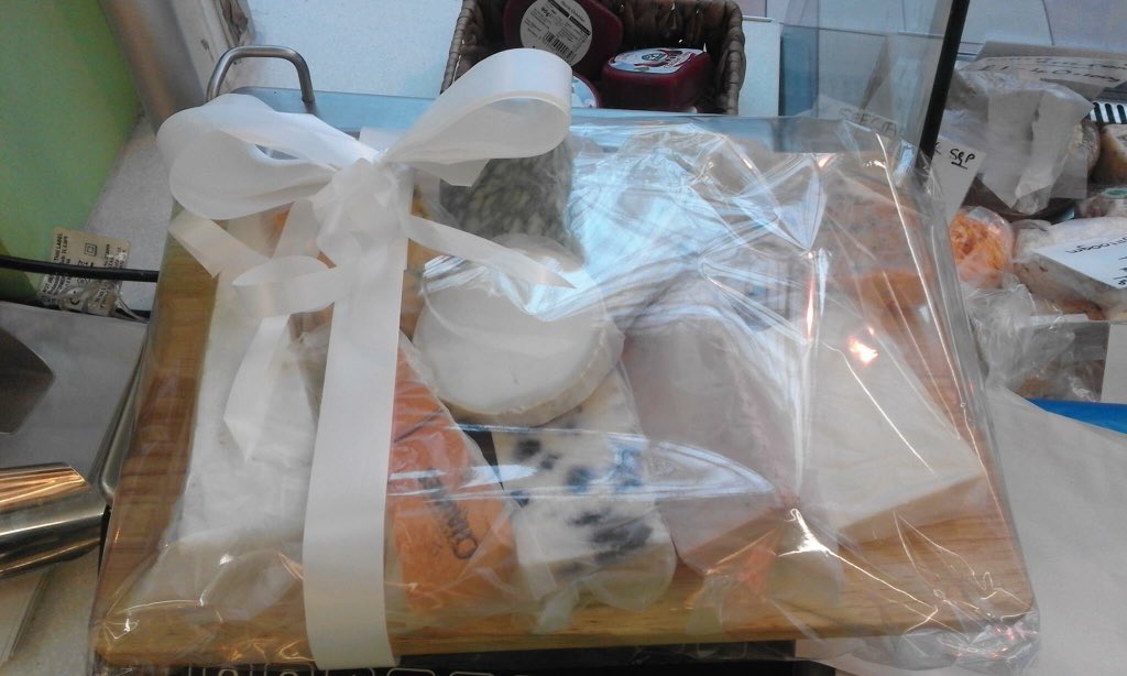charlenesample's tweet image. Ordered my cheeseboard today, got me feeling very festive @matthewscheese