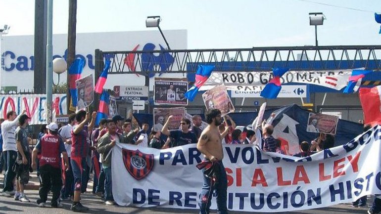 infobaedeportes's tweet photo. La vuelta a Boedo: el supermercado pidió más tiempo y en #SanLorenzo estallaron https://t.co/pbzM9nnCzw https://t.co/dveOw6FVsb