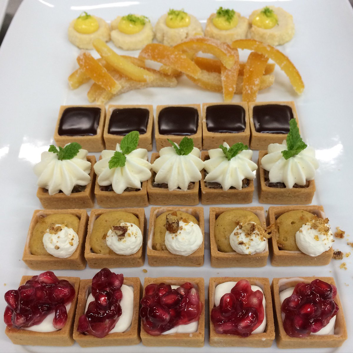 It's Friday, you deserve a cookie. Or a bunch of cookies... #PDXeats