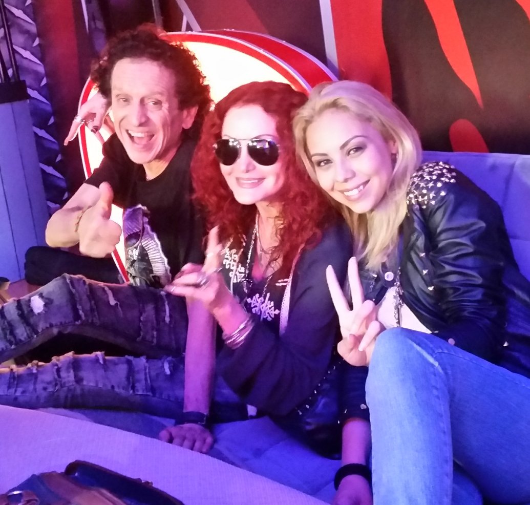 ¡Banda, hoy nos vamos a la final de #LaVozPeru! Vota por mi valedora Yamilet LaVoz 50 al 7878 <a href="/Latina_pe/">Latina.pe</a>