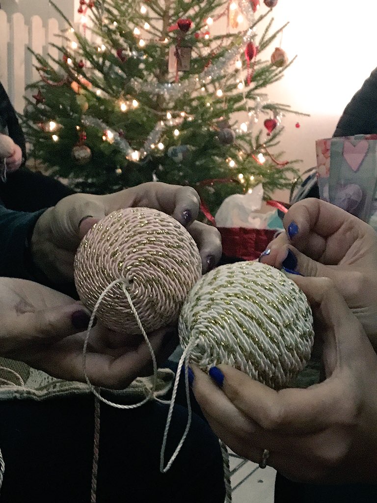 Creating fabulous Christmas ornaments at Girl Geek dinner #ggdtoscana9 @LoredanaBerbi <a href="/she/">🎭</a>