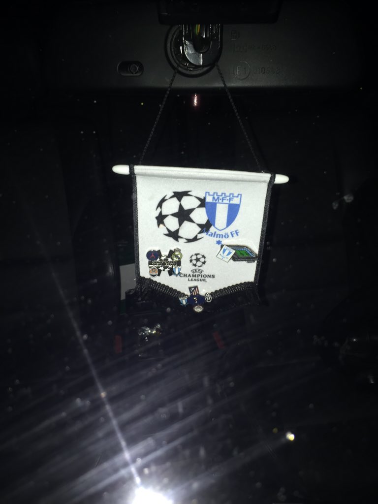 jinnarparen's tweet photo. Får tacka @Malmoistas1910 för min pimpade vimpel i bilen! Tack! #MFF https://t.co/n4nkGdzfzv