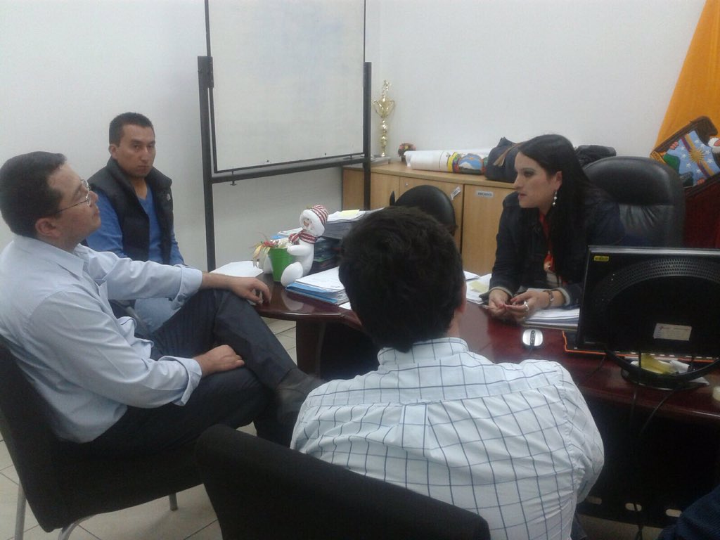 ANT_ECUADOR's tweet photo. Directora #ANTPichincha coordina operativos de control en terminales terrestres con #EMMOP por Navidad y fin de Año https://t.co/7cSVLQiJ1L