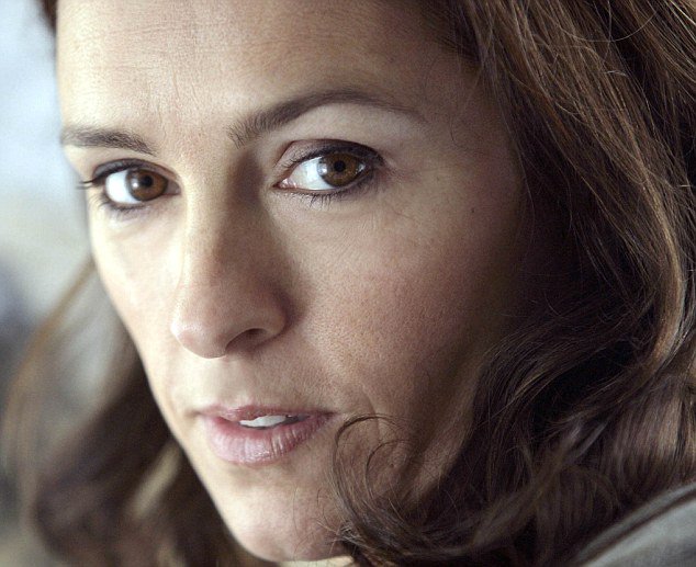 Happy late Birthday to Juliet Aubrey! She portrays Luce\s mum. Our best wishes! 