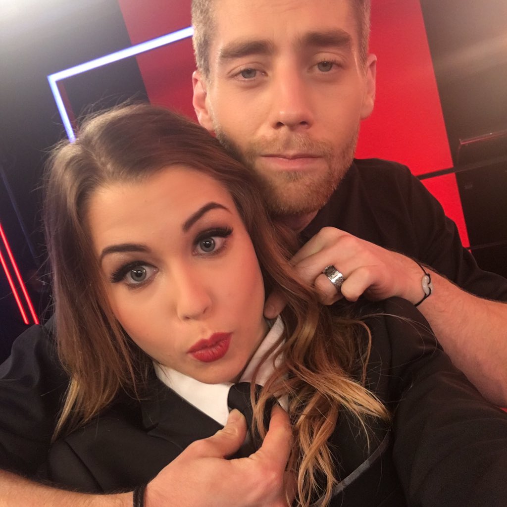 enjoyphoenix's tweet photo. On arrive 💃🏼🎉 #DALS https://t.co/ldQoC2jOLO