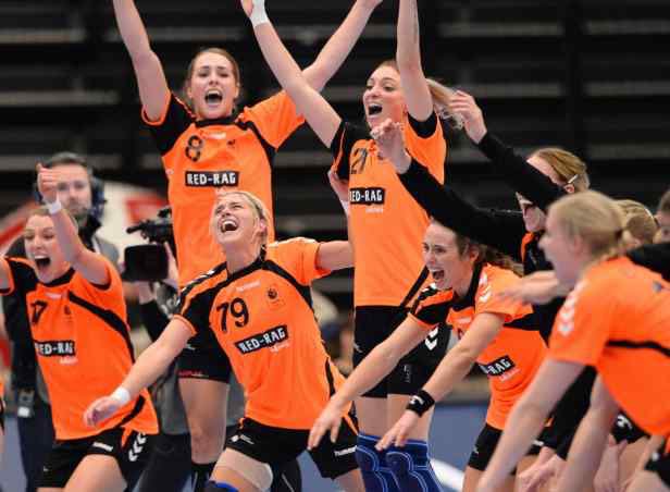 RdBoer1970's tweet photo. Met plezier gekeken naar de Nederlandse handbalsters vandaag💪🏻Proficiat met het behalen van de WK finale @Handbal_NL https://t.co/PhBAA71NO6