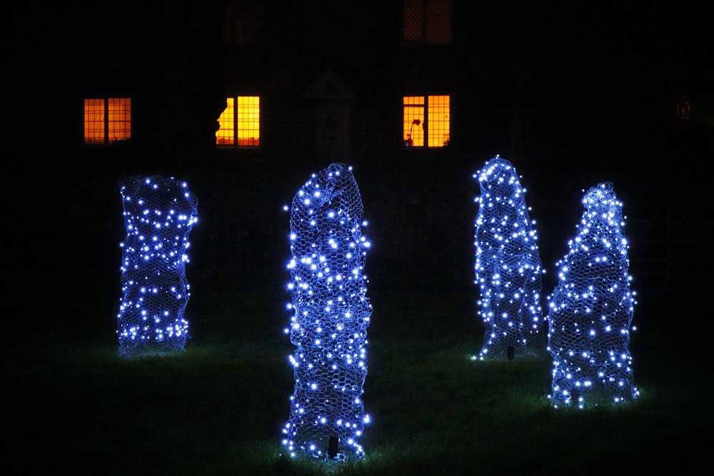 bravuogn's tweet photo. Circle of Light at Avebury tonight @AveburyNT https://t.co/00vPa7cgoV