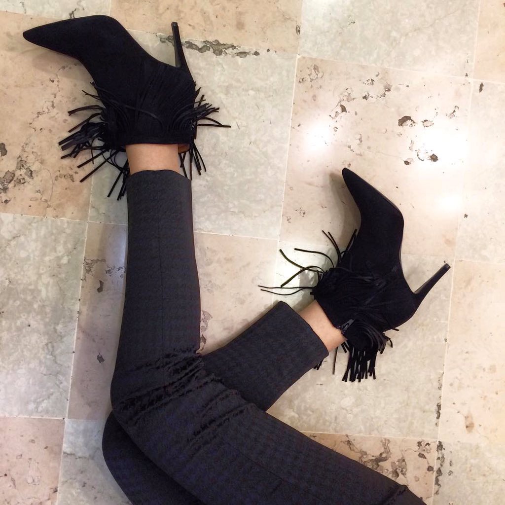 SeventyOfficial's tweet photo. Mix di frange e pied de poule! 
Pantaloni di #Seventy outfit by @mengottivaldagno https://t.co/OJLKrbunXm https://t.co/0KnsuVDn4I