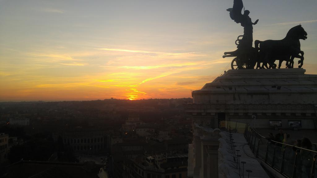 ericheigis's tweet photo. Sunset in Rome at the top of the Victor Emmanuel Monument #eudiscovery #contikichelsea #contikimarco https://t.co/JK3DhDumg6