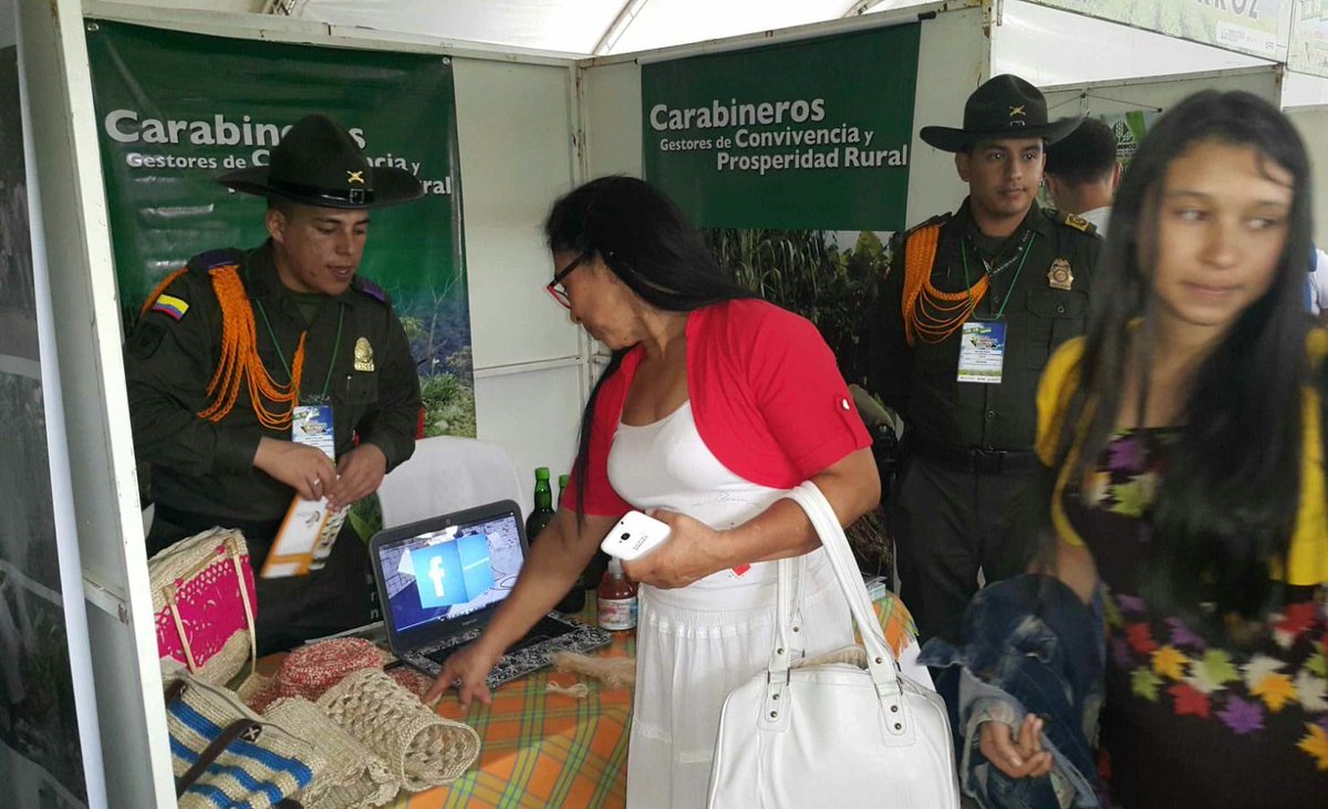 ProyectAgrop's tweet photo. Participación activa de @CarabinerosCol con proyectos productivos en Feria Agropecuaria del Meta #JuntosConElCampo https://t.co/os1TE3VLWn