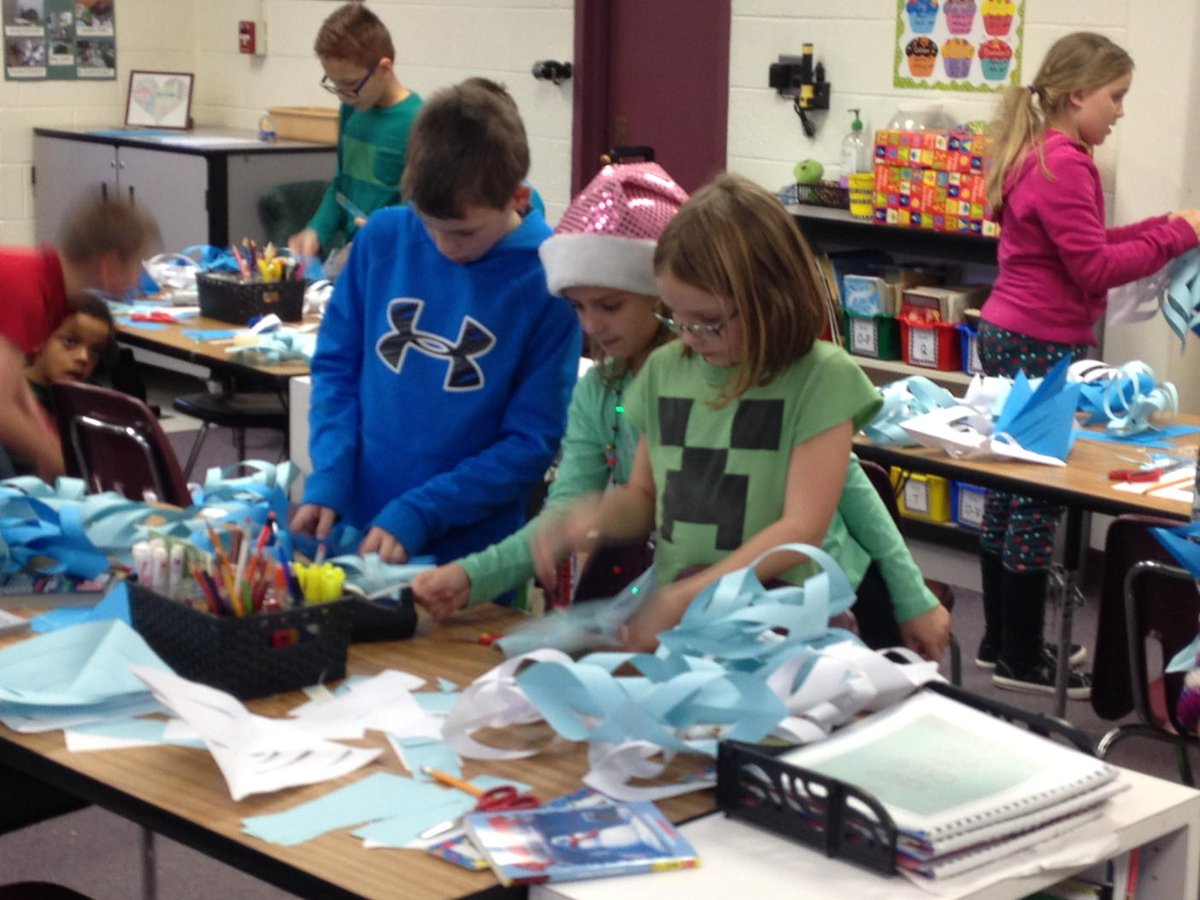 Lessenger 4th graders making delicate snowflakes @Wearelamphere
