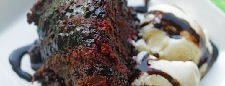 everysingletim3's tweet photo. Easy Red Velvet Crockpot Dessert Recipe - such a great idea! For video, watch here - https://t.co/x0fMsPCUGB https://t.co/3vRzMayREx