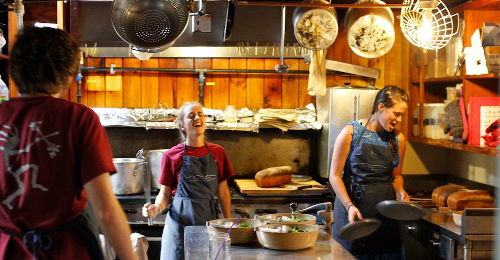 AppMtnClub's tweet photo. Spend your summer serving up mtn hospitality at #AMCHuts or building world-class trails > https://t.co/1byJbOMxBn https://t.co/o3jZLNTMMx