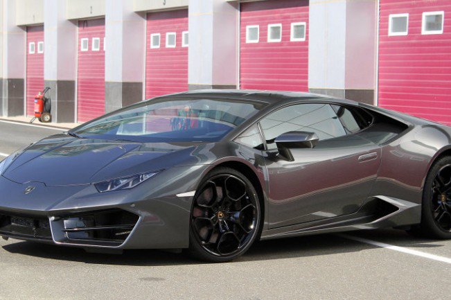 FormulaOneWorld's tweet image. Lamborghini Huracan LP 580-2 promotional clip [Video] 
buff.ly/1O9iVEv