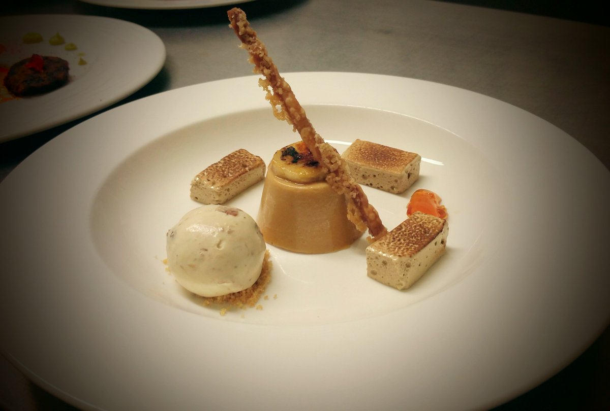 TheDiningRoomEd's tweet photo. Caramelised banana panna cotta, rum and raisin ice cream and treacle marshmallow #newmenu #alacarte #desserts https://t.co/e1Ru9BC45A