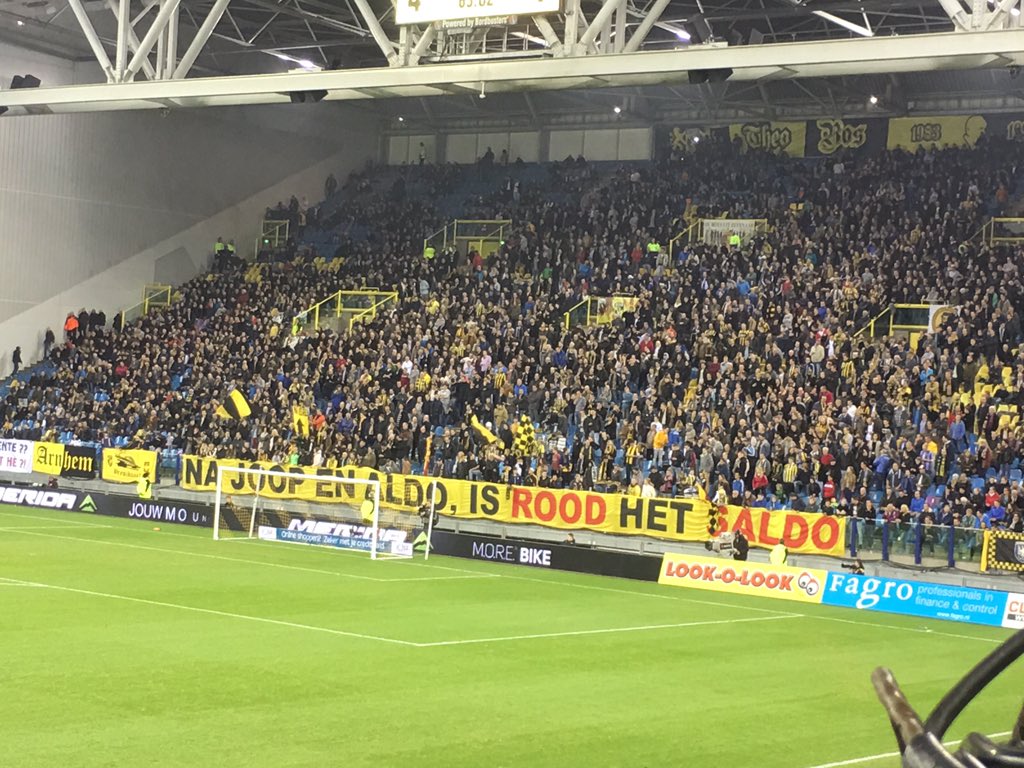 FrankWielaard's tweet image. Soms vergeet je weleens waar je eigen club vandaan komt... #vittwe