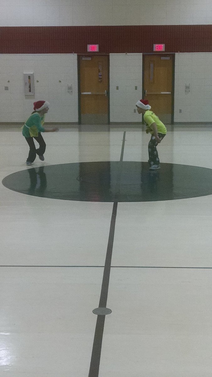 Matt9Stevenson's tweet photo. A Santa standoff! #elvesintraining https://t.co/T5dciKXOy7