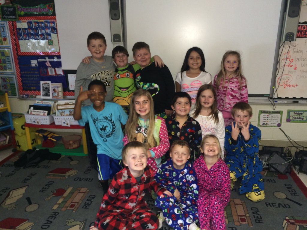 MrsClardyClass's tweet photo. Merry Christmas from our class!!!! 🎄 #Christmasmemories #PajamaDay #PEStweets https://t.co/TGq3GMRLcd
