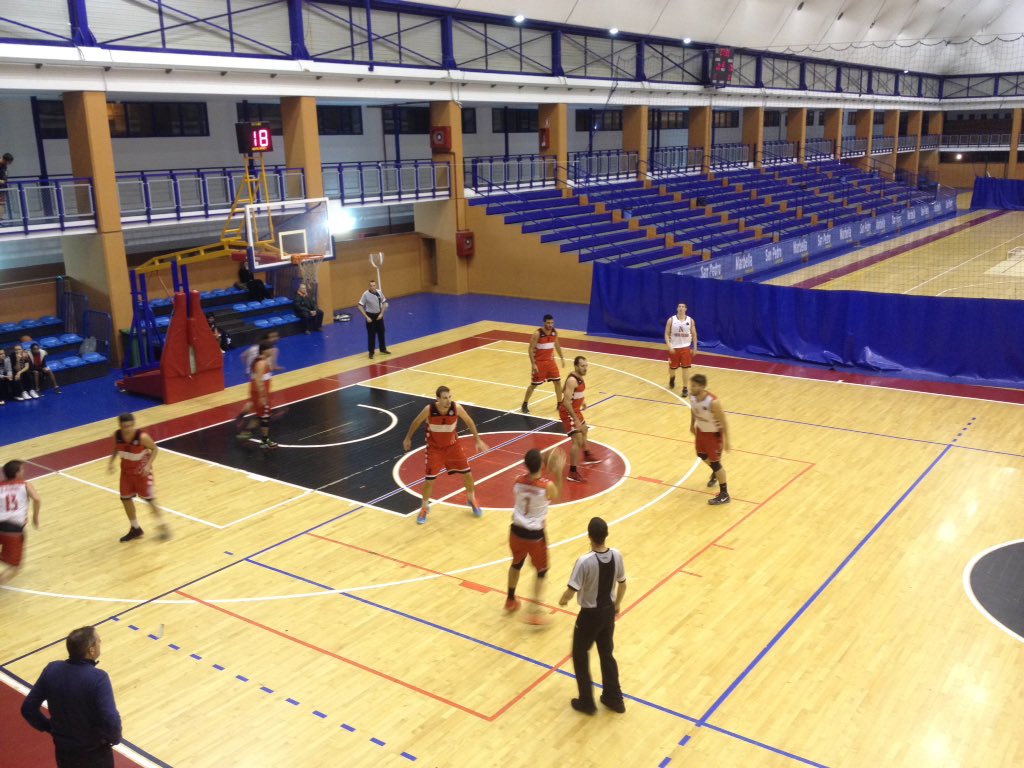 aldiainfo's tweet photo. Intenso partido en el pabellón Elena Benítez @CBSanPedro #vamossanpedro https://t.co/Ah4HDBAetC