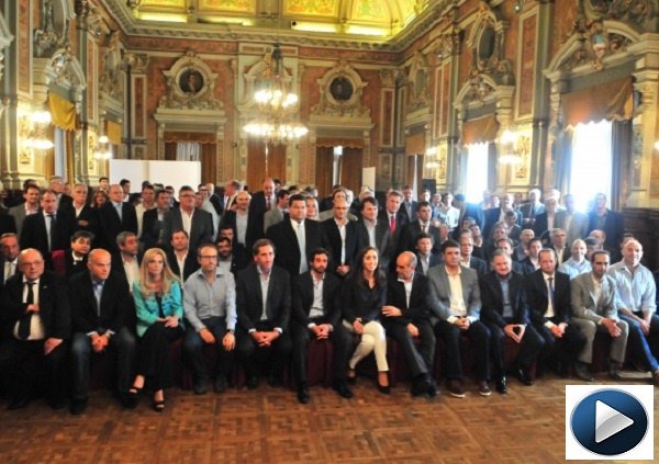 lujanhoy's tweet photo. "FUE MUY POSITIVA"
Oscar Luciani participó de la reunión de intendentes con @mariuvidal https://t.co/VQtYn4doOh https://t.co/l5qXAL919T