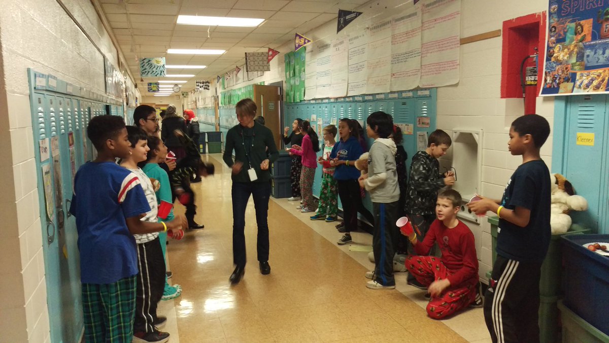 KristenLynn12's tweet photo. 5th grade holiday party! @pulcianisclass https://t.co/YsaPGeQZ57