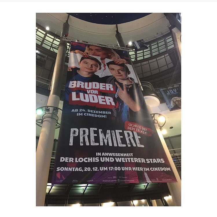 dielochis's tweet photo. Was ein fetter Banner beim Cinedom 😳🙈 am Sonntag ist die große Premiere!! https://t.co/58zEuUUhbT