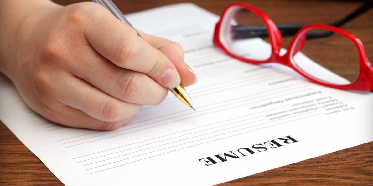 ColgateCareers's tweet photo. Applying for an #internship? Ensure your major &amp; graduation month/year are clearly listed on your resume #ResumeTip https://t.co/M18v5KYCR5