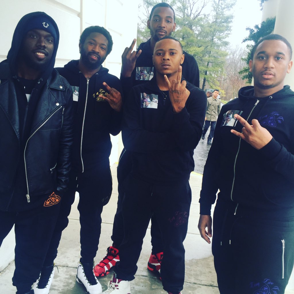 Huggi_33's tweet photo. We Family So You Better Respect it 💯😤 we them guys #pfkshit #longlivecee🙏🏾👼��� https://t.co/AMUnqTWQbj