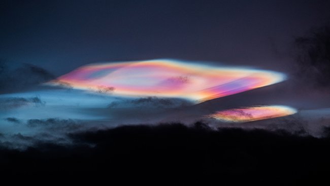 weatherchannel's tweet image. Beautiful sight in Tromsø, Norway – colorful polar stratospheric clouds! wxch.nl/1NC7C1T #ItsAmazingOutThere