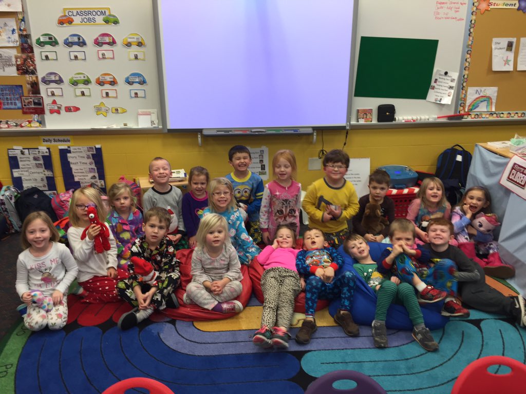 OtsegoPreK's tweet photo. Pajama party fun! #otsegoknights #mssara #sugarhigh https://t.co/KJLrDnGo1X