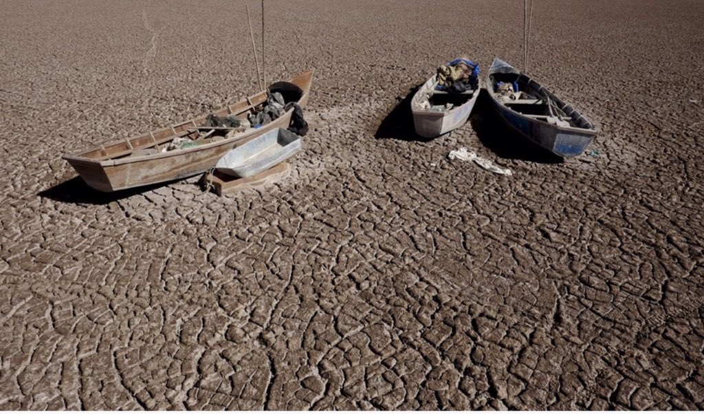 Bolivia’s second largest lake dries up. 
ow.ly/W60CC #climate #ElNino #drought