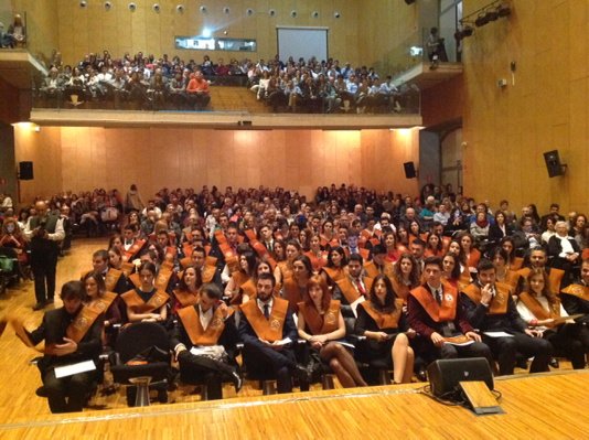 twiterdire's tweet photo. Graduación 2015. Después... https://t.co/pD0aaSYK3i